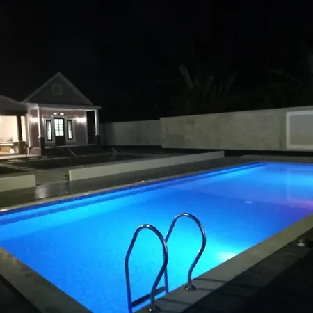 Hillcrest Villa And Cottages-3