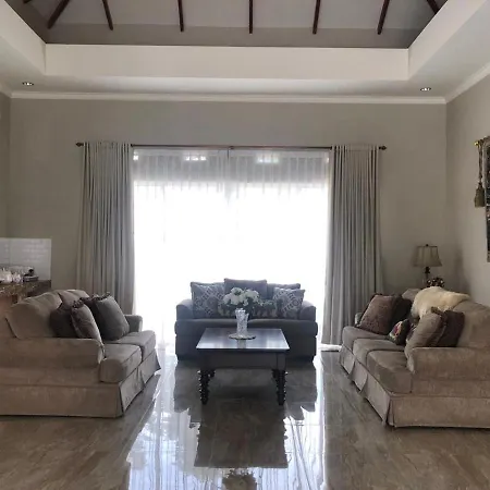 Hillcrest Villa And Cottages-2